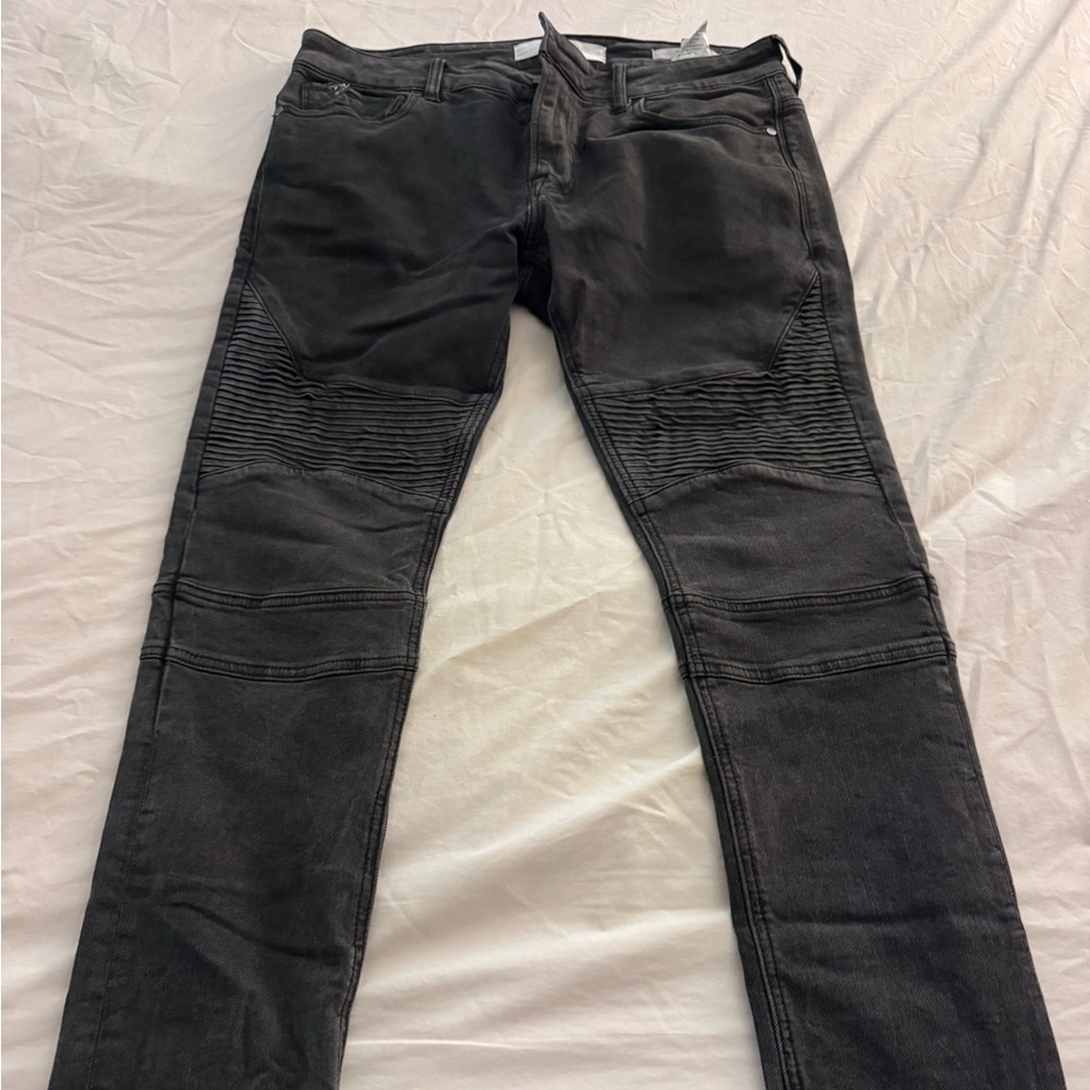 Guess Men's Dark Gray Skinny Jeans